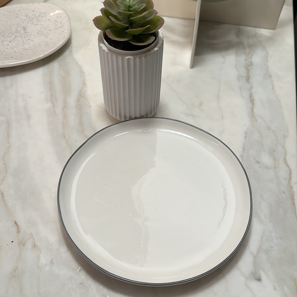 Canvas Home Medium plate with gray rim